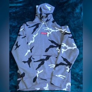 Levis Small Gray Camo pullover hoodie